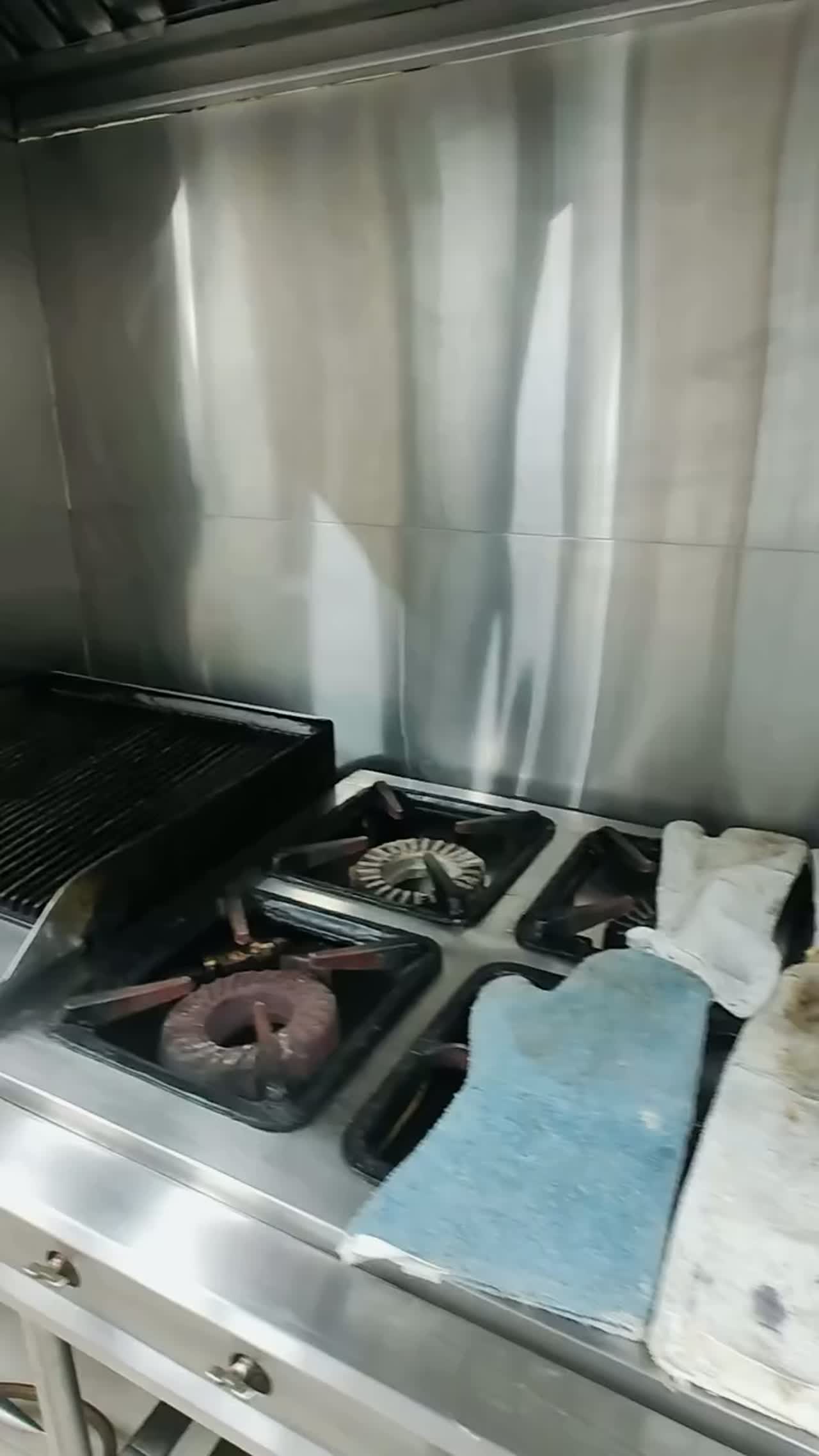 Churrasqueira e coifa em inox sob medida — projeto da CG Inox e Ferro em São José SC